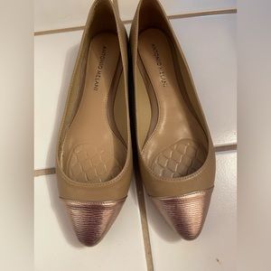 Womens Antonio Melani flat leather shoes, size 8